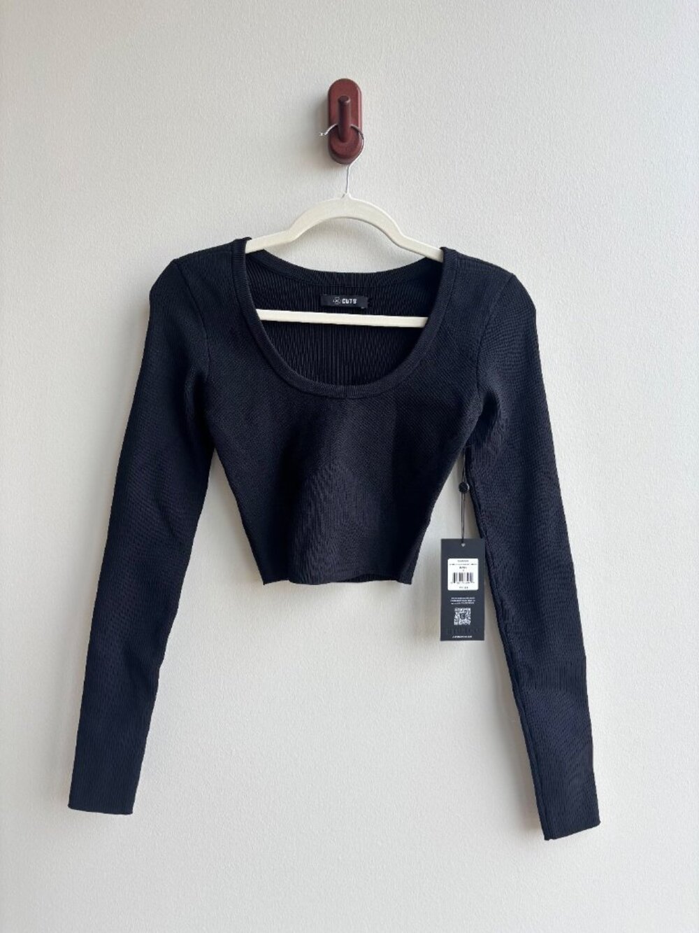 Cuts Clothing Coreflex Long Sleeve Scoop Neck Crop Top Black NWT | Size S - Picture 2 of 6